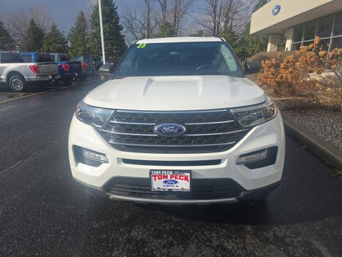 Used 2023 Ford Explorer XLT w/ Equipment Group 202A image 5