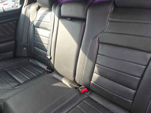 Used 2018 Ford Taurus SHO image 23