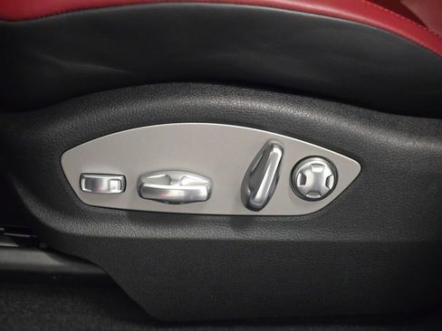 Certified 2025 Porsche Macan image 37