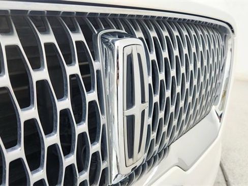 Used 2020 Lincoln Aviator Reserve w/ Equipment Group 202A image 16