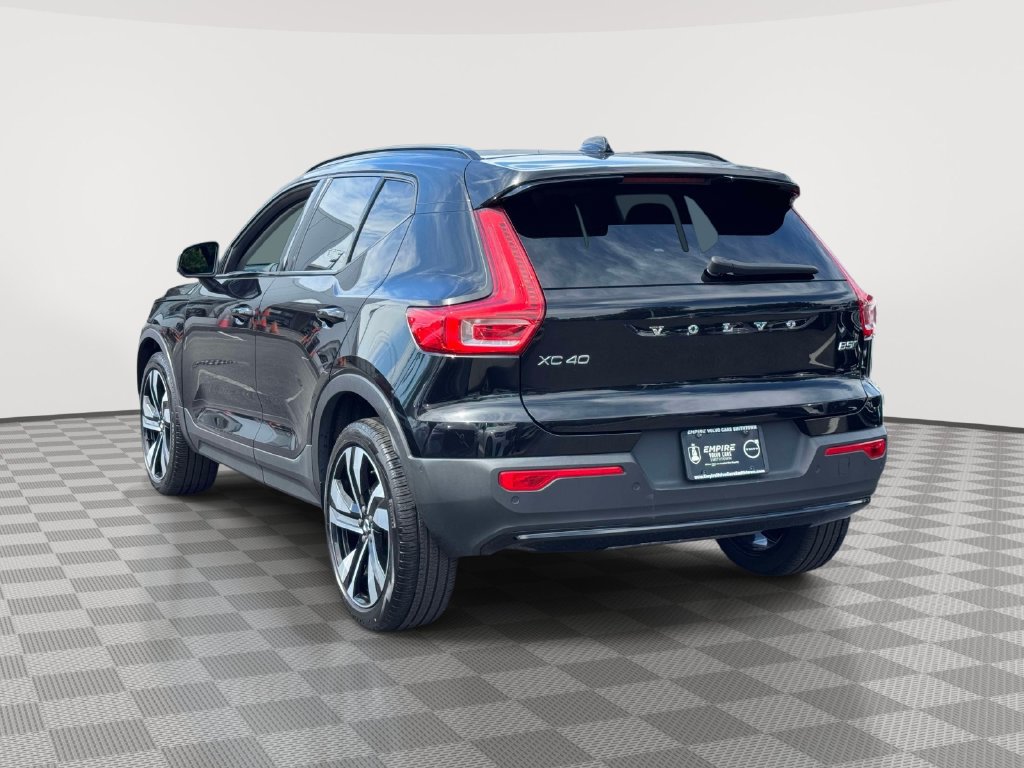 Certified 2024 Volvo XC40 B5 Plus w/ Protection Package Premier AWD/4WD image 5