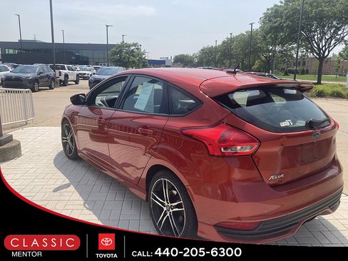 Used 2018 Ford Focus ST FWD image 2