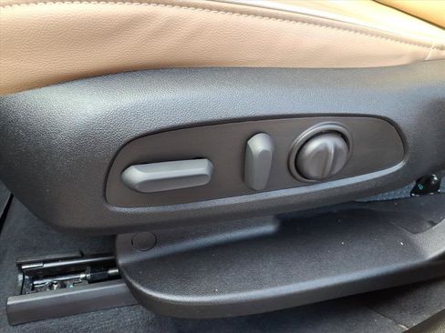 Used 2023 Chevrolet Traverse Premier FWD image 24