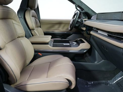 New 2026 Lincoln Navigator Black Label AWD/4WD image 16