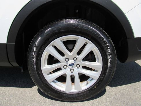 Used 2018 Ford Explorer XLT w/ Equipment Group 202A AWD/4WD image 11