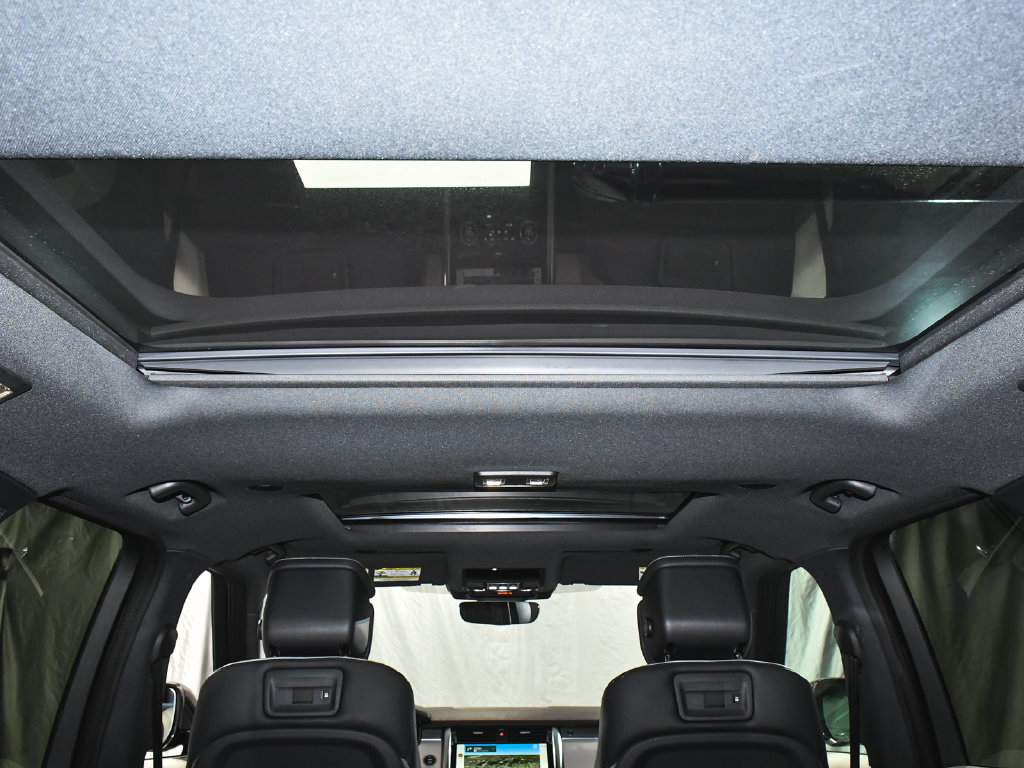 Used 2024 Land Rover Discovery Dynamic SE AWD/4WD image 78