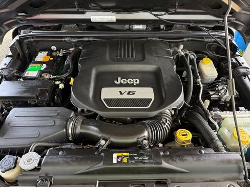 Used 2017 Jeep Wrangler Unlimited Sport w/ Quick Order Package 24S AWD/4WD image 12