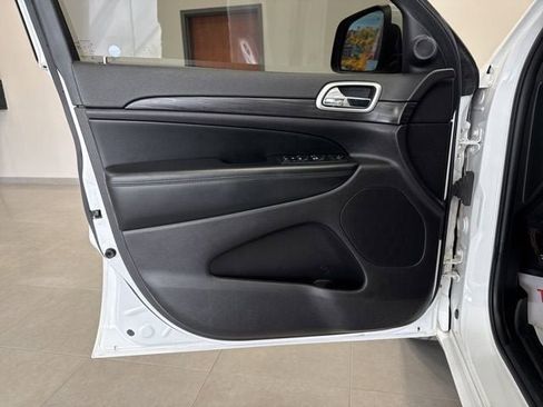 Used 2019 Jeep Grand Cherokee Altitude image 21