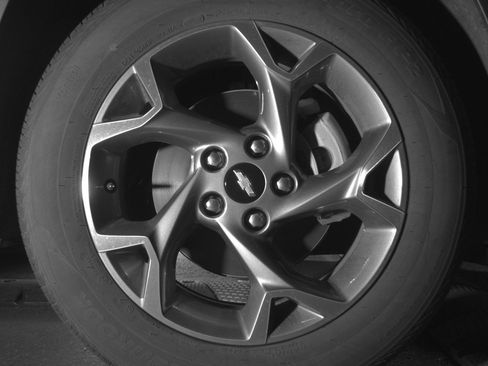 Used 2025 Chevrolet Trax LT w/ LT Convenience Package image 13