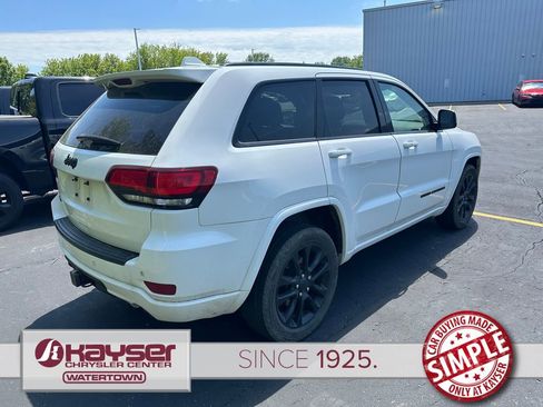 Used 2021 Jeep Grand Cherokee Laredo X AWD/4WD image 4