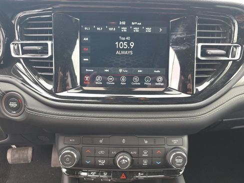 Used 2024 Dodge Durango SXT image 4