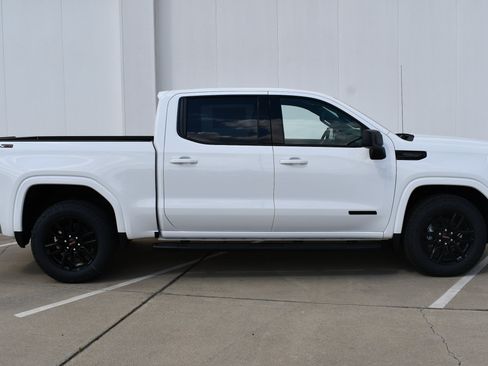New 2026 GMC Sierra 1500 Elevation w/ LPO, Elevation Black Package AWD/4WD image 5