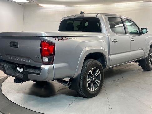 Used 2019 Toyota Tacoma TRD Sport w/ Technology Package RWD image 6