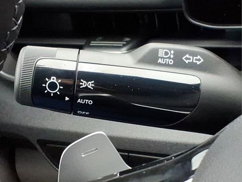 Used 2025 Kia Carnival EX FWD image 26