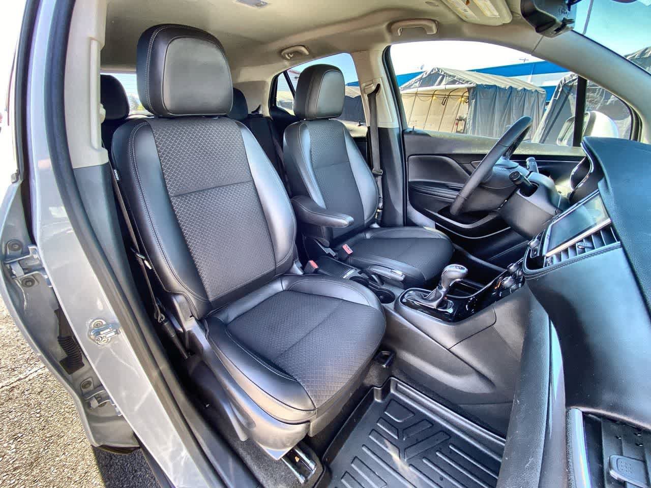 Used 2021 Buick Encore Preferred AWD/4WD image 23