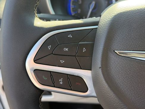 Used 2024 Chrysler Pacifica Touring-L FWD image 23
