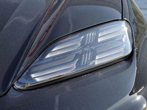 New 2025 Porsche Macan Turbo Electric image 11