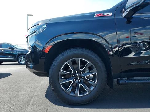 Used 2021 Chevrolet Suburban Z71 w/ Z71 Signature Package AWD/4WD image 16