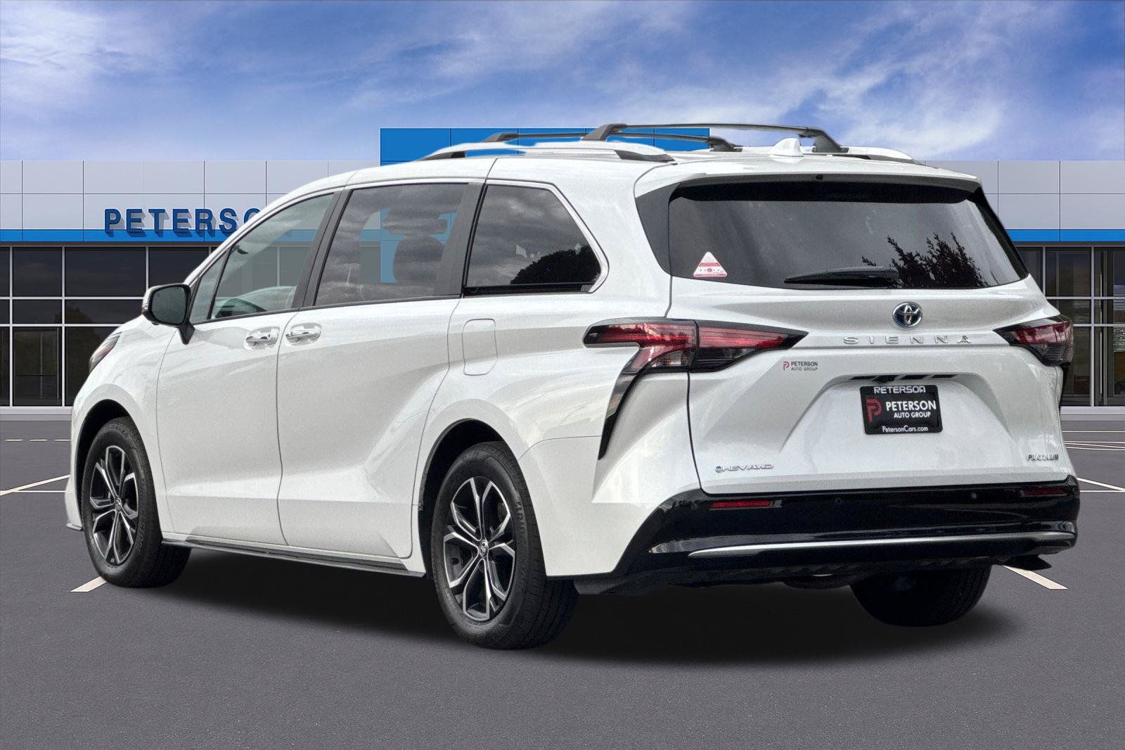 Used 2025 Toyota Sienna Platinum AWD/4WD image 6