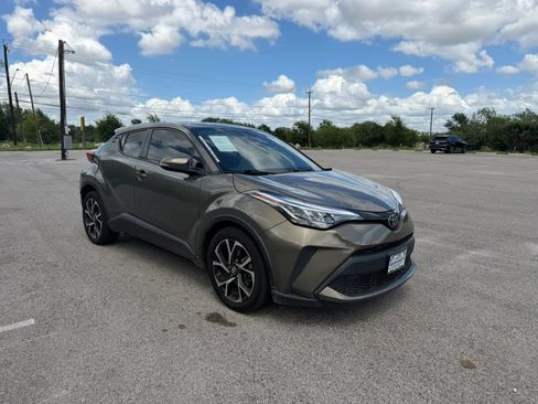 Used 2021 Toyota C-HR XLE FWD image 7