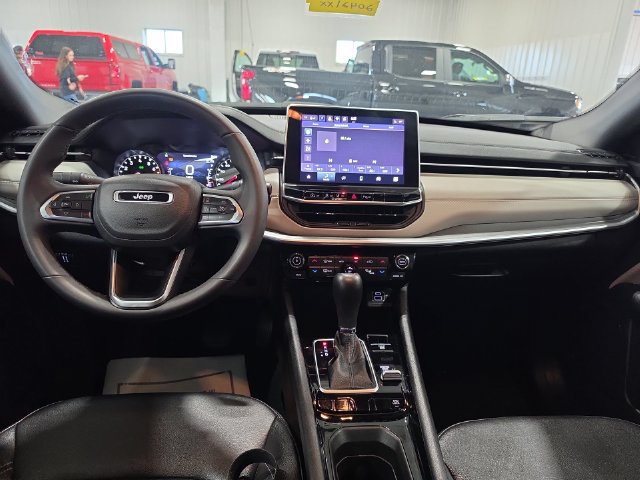 Used 2025 Jeep Compass Limited AWD/4WD image 9