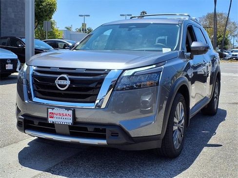 New 2025 Nissan Pathfinder SL image 3