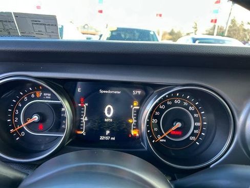 Used 2021 Jeep Gladiator Willys image 23