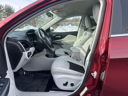 Used 2020 Jeep Cherokee Latitude Plus w/ Cold Weather Group AWD/4WD image 22