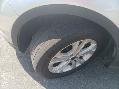 Used 2019 Ford Escape SE image 23