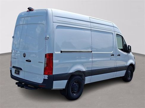 Used 2025 Mercedes-Benz Sprinter 2500 image 5
