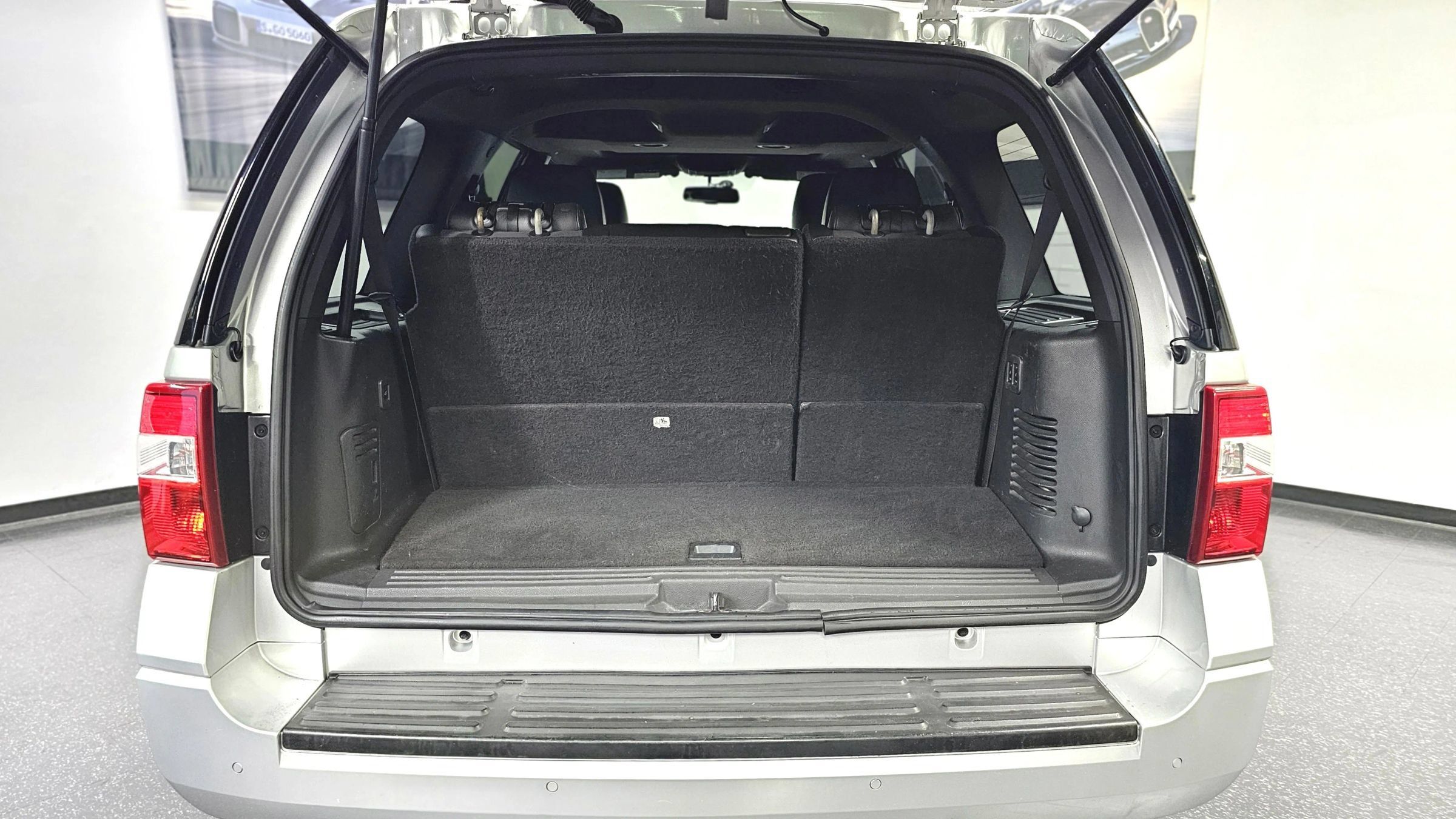 Used 2014 Ford Expedition Limited w/ Equipment Group 301A RWD image 25