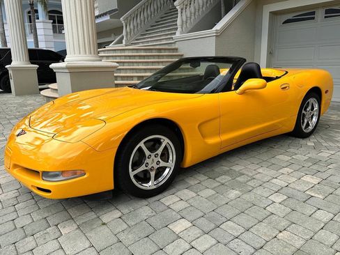 Used 2004 Chevrolet Corvette Convertible w/ Preferred Equipment Group RWD image 27
