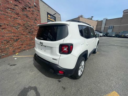 Used 2016 Jeep Renegade Latitude image 3