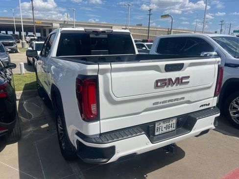Used 2022 GMC Sierra 1500 AT4 w/ AT4 Premium Package AWD/4WD image 4
