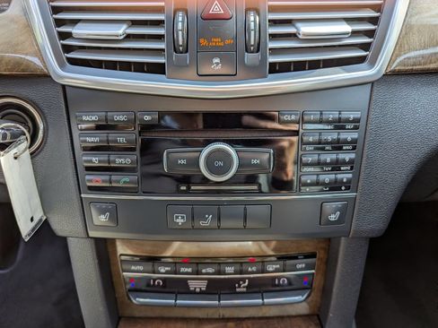Used 2010 Mercedes-Benz E 350 4MATIC Sedan image 24