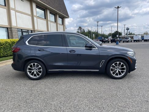 Used 2019 BMW X5 xDrive40i w/ Convenience Package AWD/4WD image 3