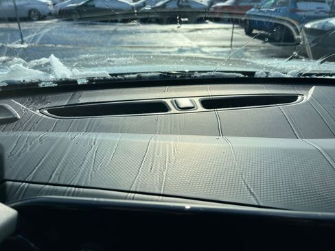 Used 2025 Chevrolet Trax LT image 35