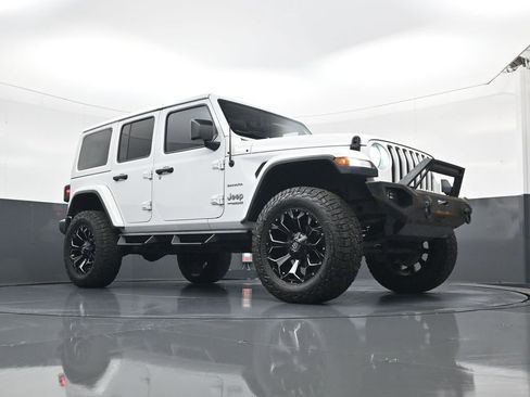 Used 2018 Jeep Wrangler Unlimited Sahara image 17