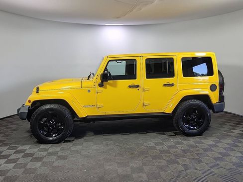 Used 2015 Jeep Wrangler Unlimited Sahara AWD/4WD image 9