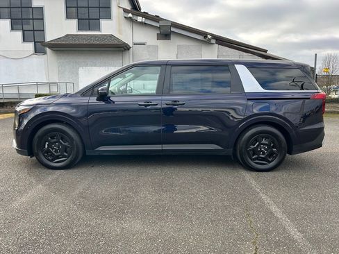 Used 2025 Kia Carnival image 8