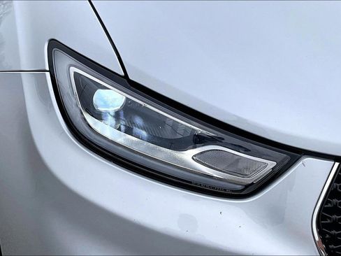 Used 2024 Chrysler Pacifica Touring-L image 27