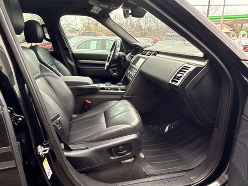 Used 2020 Land Rover Discovery Landmark image 18
