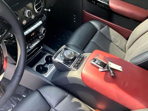Used 2024 Rolls-Royce Phantom Sedan RWD image 17