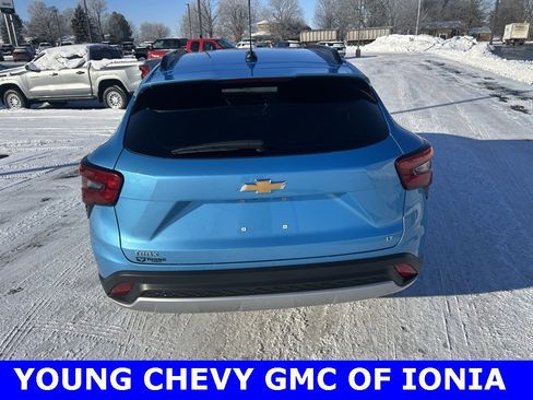 Used 2025 Chevrolet Trax LT image 7