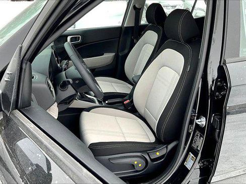 New 2025 Hyundai Venue SEL image 9
