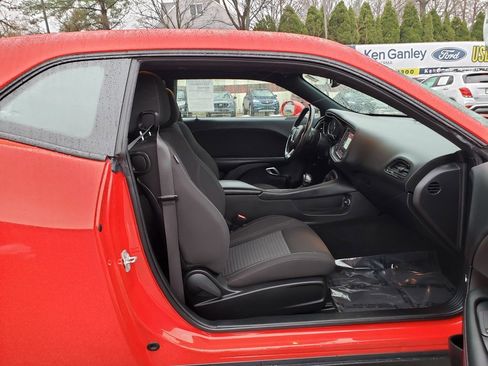 Used 2019 Dodge Challenger SXT image 14