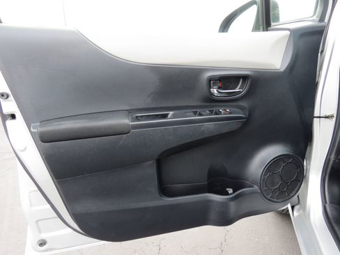 Used 2014 Toyota Yaris L image 19