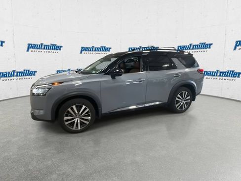 Used 2022 Nissan Pathfinder Platinum w/ Cargo Package AWD/4WD image 6