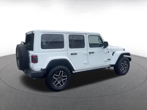 Used 2025 Jeep Wrangler Sahara image 14