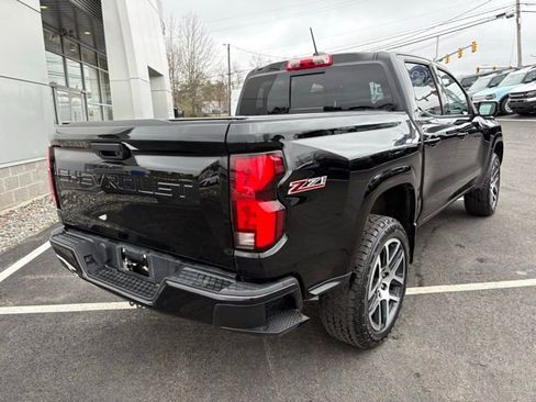 Used 2023 Chevrolet Colorado Z71 w/ Z71 Convenience Package 2 AWD/4WD image 3